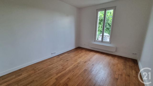 - LA VARENNE ST HILAIRE -